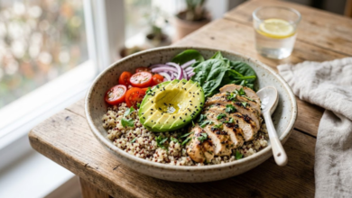 Bowl Saludable de Pollo, Aguacate y Quinoa Receta Fácil