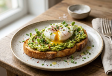 Tostada de Aguacate y Huevo Desayuno Saludable Proteico