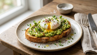 Tostada de Aguacate y Huevo Desayuno Saludable Proteico